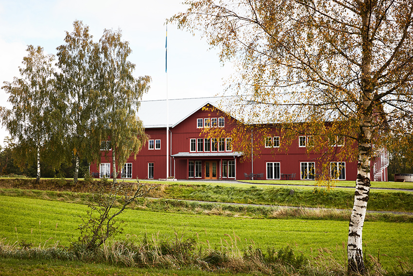 Tiraholm hotell